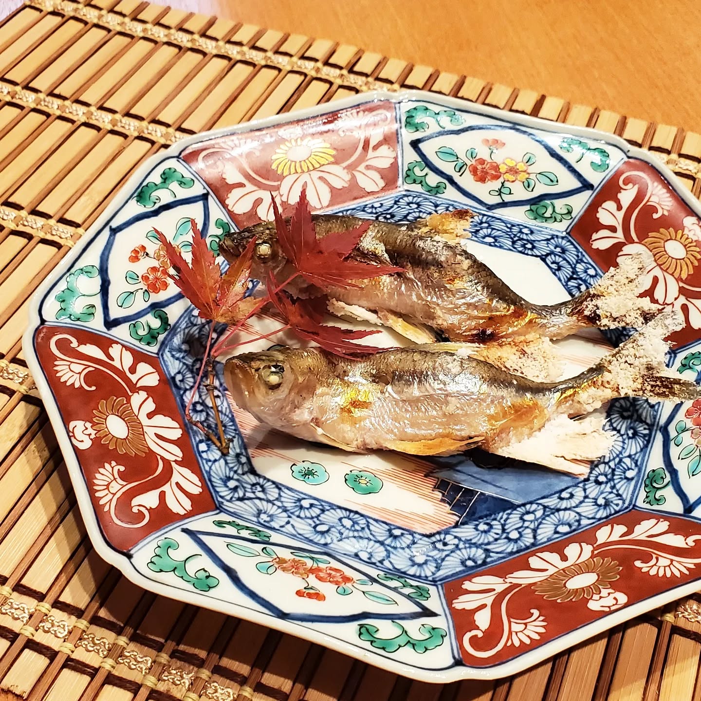 貴重な本ししゃもご用意してます！！

北海道むかわ産

写真は姿焼き

天ぷらもホワッホワ

いつ、ご用意が終わるか分からない

秋のレア食材。お愉しみください😊